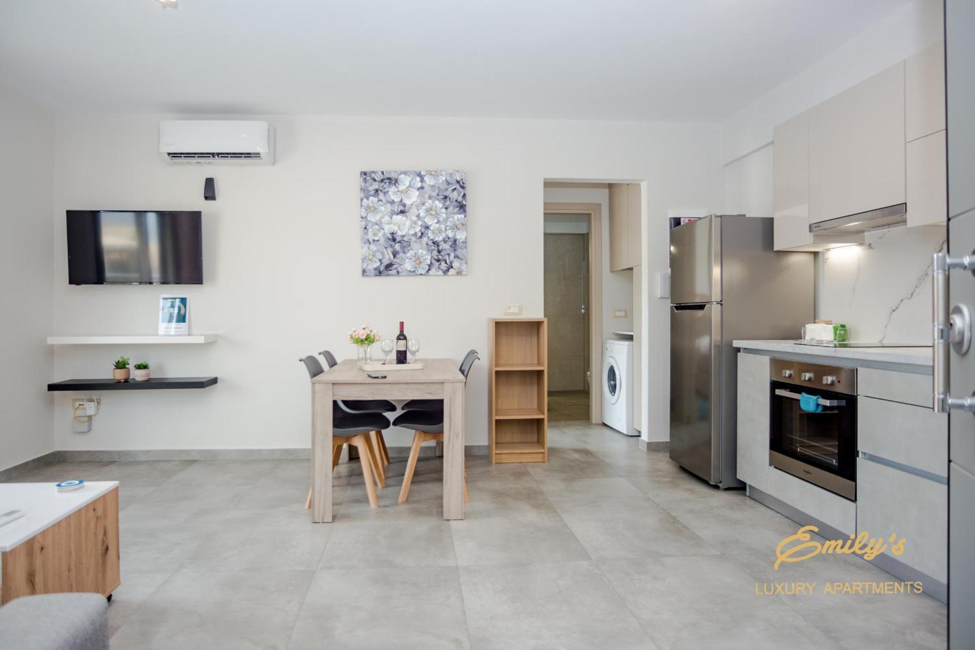 Emily'S Luxury Apartments Argostoli  Exterior photo